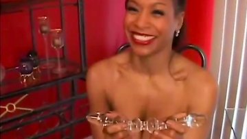 Stunning ebony MILF plays with a toy