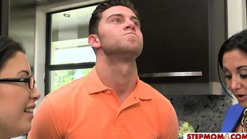 Stepmom teaches how to bang