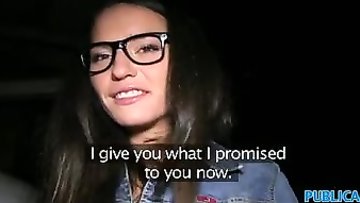 Stunning brunet spreads her legs