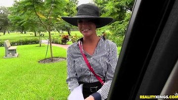 Banging the boss has its benefits