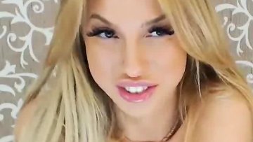Hot Live Cam Blonde Actions Off Body