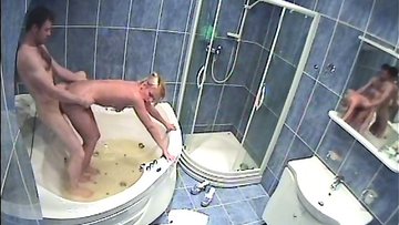 Steamy show in the motel toilet!