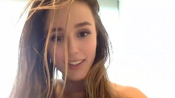 Cute teen showing her pussy