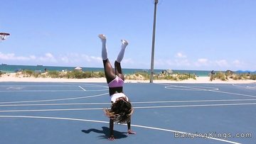 Flexible ebony girlfriend bangs big dick