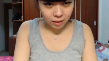 Hairy chinese babe having fun on cam