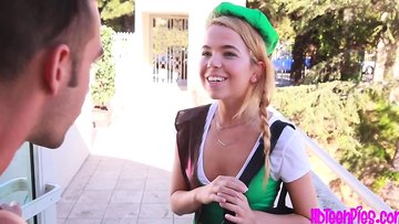 Cookie selling teen fucked on the couch