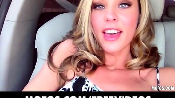 Smoking hot blonde girl faps with her new sex-toys