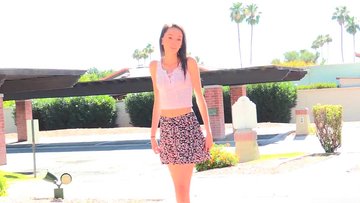 Skinny amateur hottie Daria touching her tiny pink snatch