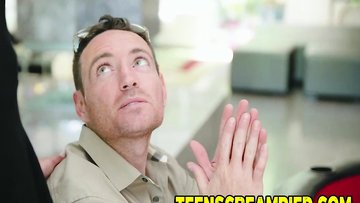 Teen hottie gets creampie