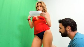 Pleasing Blonde Italian MOM Mia into Sex