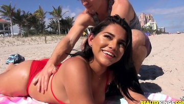 Curvy Latina gets picked up at the coast