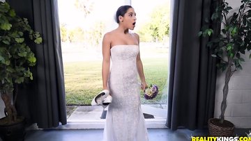 Sex therapist helps groom