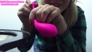 REMOTE CONTROL MY ORGASM IN THE TRAIN PUBLIC FEMALE ORGASM