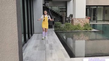 Asian sucks and licked by her neighbours