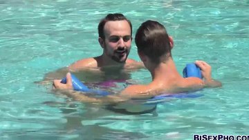 Wow, this oil drenched bisexual threesome is damn HOT!