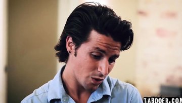 Kylie Rocket loses her virginity the way she likes it