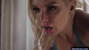 Slim ts Daisy Taylor licks and fucks Kenzies pussy