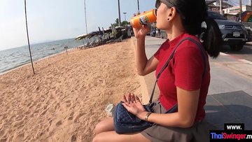 Hot Asian massage clients big dick and showed him what she knows