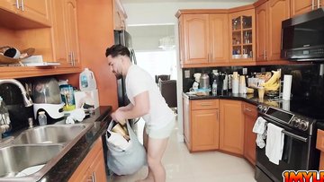 Stepmom Havana is the best motivator for Peter's laziness