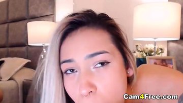 Chick Used Vibrator On Her Vagina and Fellatio A Dildo