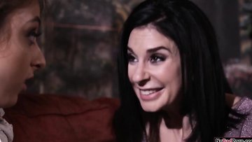 Tattooed mama fingers stepdaughters vagina