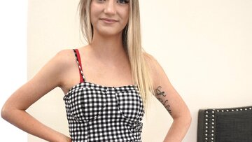 Sweet homemade teen blonde works a mountainous rod at a fake casting for cash