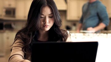 Asian teen Lulu Chu heard MAMA Slimthick Vic bang her roommate Seth Gamble