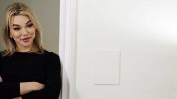 Big Boobs tgirl Bella Castler jerk off her huge ladyboy dick for you