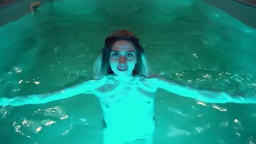 Sexy Lady Qualified Butt Reverse Cowgirl In Spa Swimming Pool