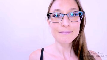 Mature Brunet Model adores to do castings