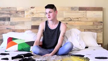 Inked twink jerk off off and dildos his booty until he
