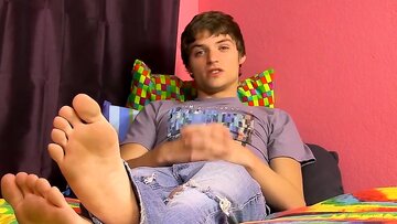 Sweety dude handjob his stick and cumshots after an alone int