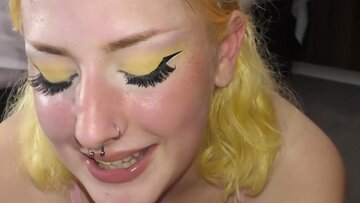 Buxom lady Sunflower Doll prefers Hardy Lukes sweety