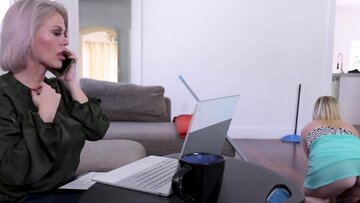 Sweety lady Dixie Lynn satisfies her MOM boss by s