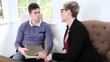 Ryan Keely gives her assistant a fine blow in r