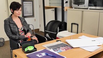 Sizable cocked black guy screws a cute lady in PO