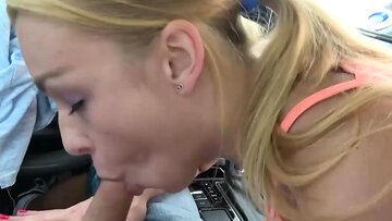 Hooker Sucks Cock in the Car Before the Main Show