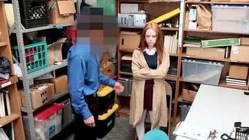 Chick jizzed to America to shoplift and bang security