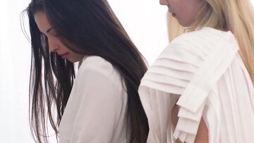 Mormon Teen’s First Lesbian Touch