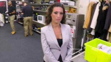 Large booty amateur bouncing on pawners huge cock