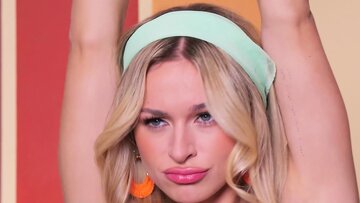 Blonde Teen Babe Strips Nude and Shows Off Her Sexy Body