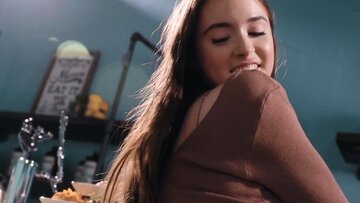 Stunning babe Hazel Moore fingers Aria Valencia un