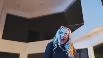 Playboy Blonde Anna Claire Clouds Drops Her Big Booty