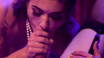 Brooklyn Gray and Ariel Demure’s sensual club makeout