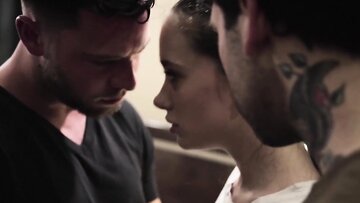 Naughty teen double-penetrated to facial