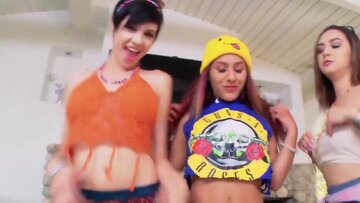 Gamer Teens Take on Lucky Stud