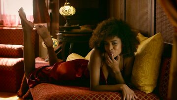 Curvy Latina Babe Shows Off Her Stunning Body