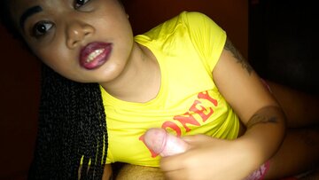 Thai Bubble Butt Cutie Gives Happy Ending With a Smile