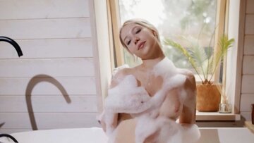Soaked Blonde Teen Shows Off Every Inch in Tub