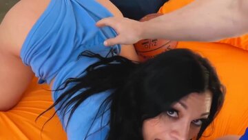 Mona Azar’s Blowjob Turns Into Fucking